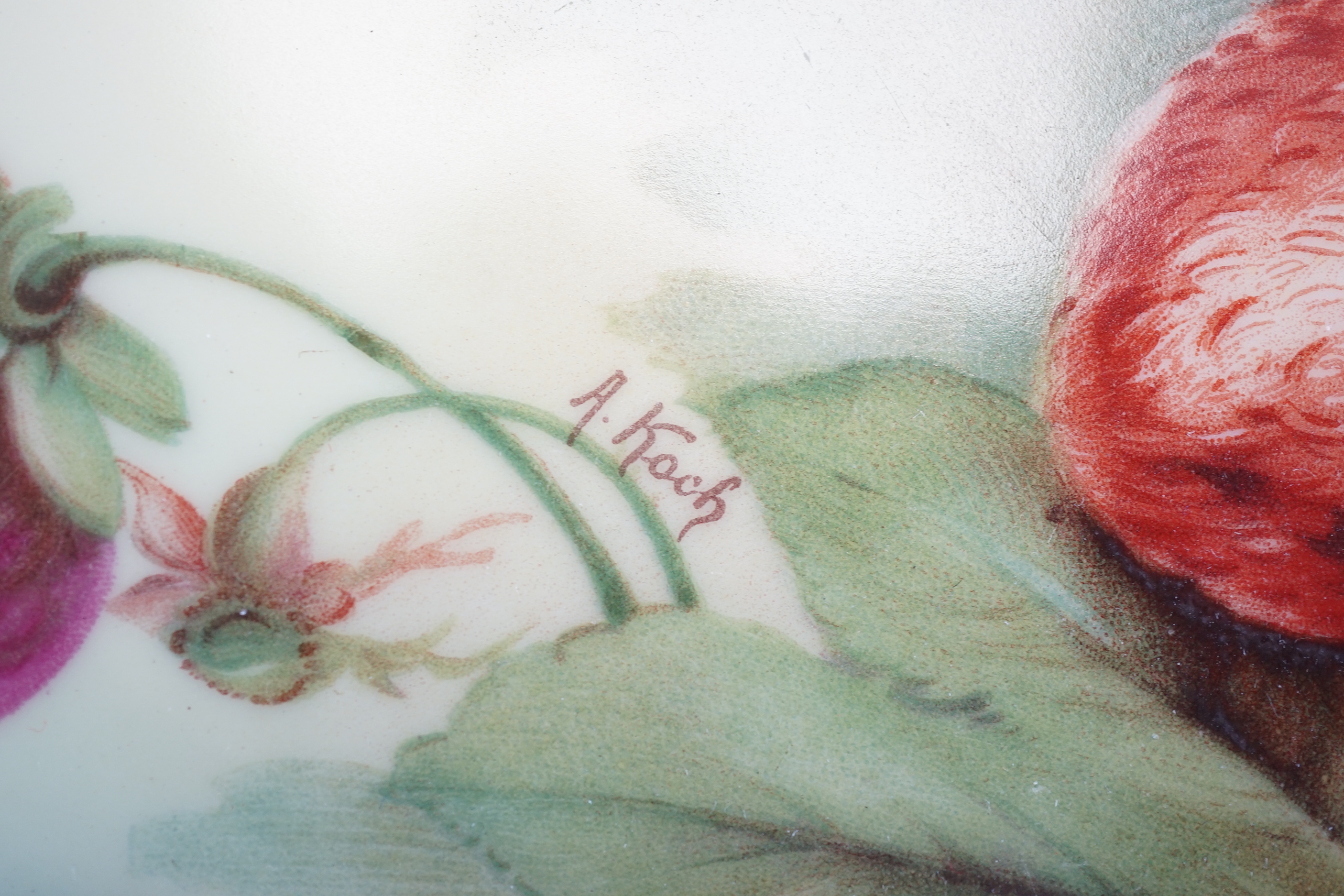 A set of five fruit-printed dessert plates, 22cm, and an ivy leaf dessert set